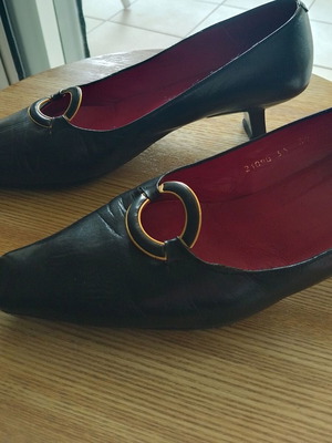 Sacha pumps No39 like new, black leather, 3.5cm heel
