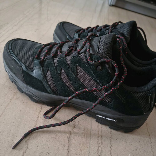 Columbia Men's Redmond IV Low Shoes like new, waterproof, size 44.5