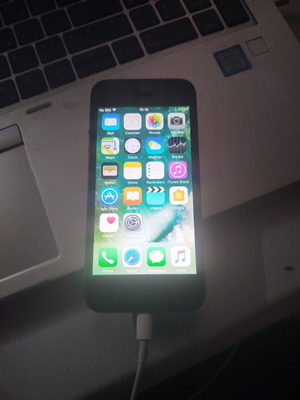 Apple iPhone 5 16GB black, fully functional without SIM tray