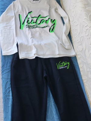 Tracksuit set of 3 pieces size 16 sweatshirt like new