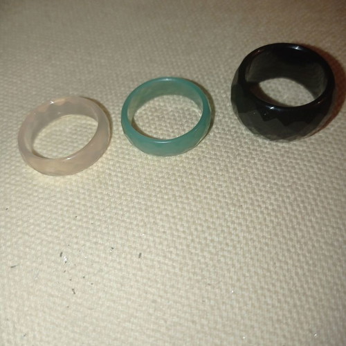3 rings with semi-precious stones and adjustable lace bracelet new