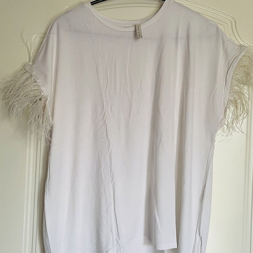 Lumina white t-shirt with feathers like new, size L