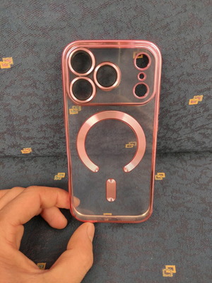 Θήκη MagSafe για iPhone 17 Pro σαν καινούργια, διάφανη με Rose Gold λεπτομέρειες