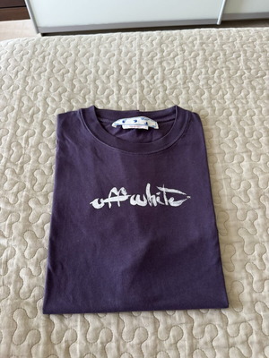 Off-White t-shirt medium, like new, purple