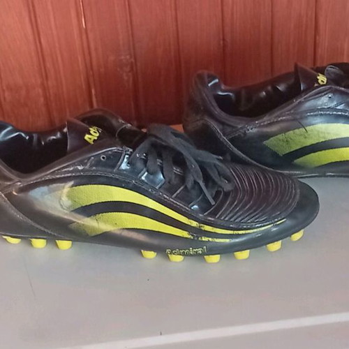 Admiral football shoes size 41 like new, white and yellow