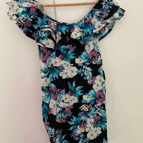 Floral blouse with ruffles new, size L, white beige