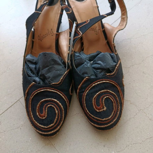 Vavoulas pumps like new, size 41, fabric with leather interior