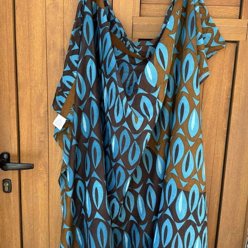 Large scarf LBMDJ like new, 100% cotton, blue