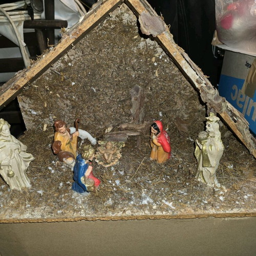 Large nativity scene used, good condition