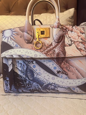 Ferragamo τσάντα χειρός αχρησιμοποίητη, συλλεκτική με ιμάντα