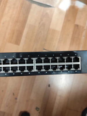 Cisco SGE2000 Gigabit 24p Switch σαν καινούργιο με 2 GBIC για οπτική σύνδεση