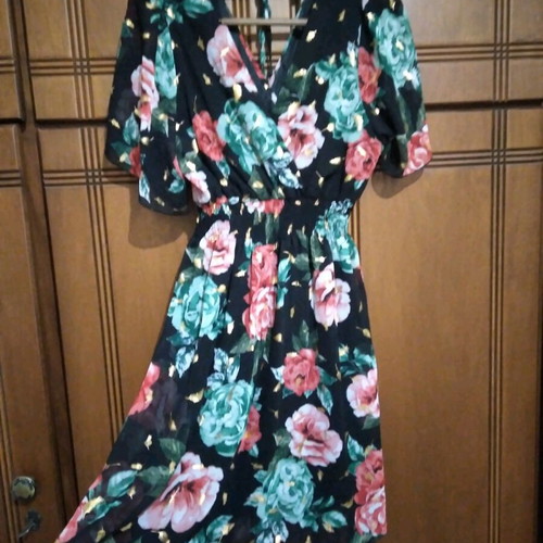 Floral wrap dress like new, size M