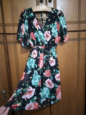 Κρουαζέ φλοραλ φόρεμα σαν καινούργιο, μέγεθος M