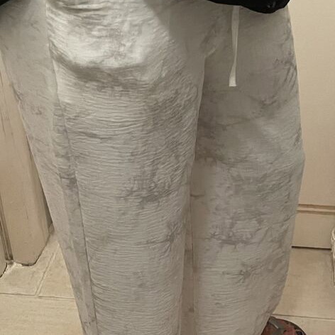 White wide-leg pants with elastic waist and drawstring, size L-XL