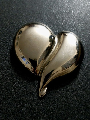 Vintage large heart-shaped brooch used, silver color