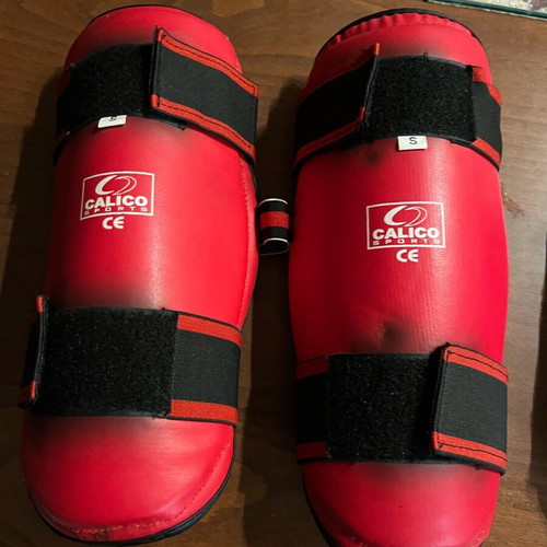 Calico martial arts protective gear like new, 2 forearm guards and 2 small shin guards