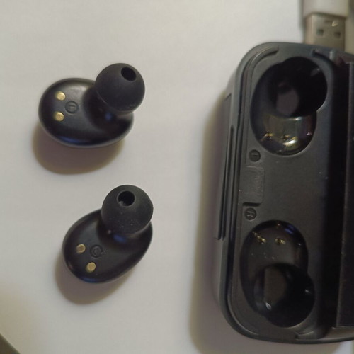 Bluetooth wireless earbuds new, right ear set