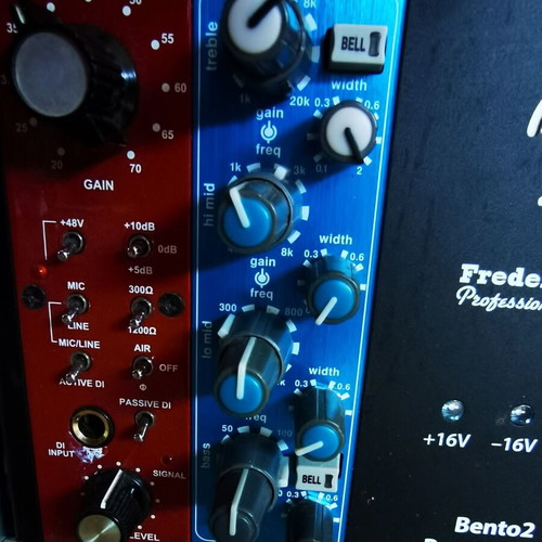 Rack unit with preamplifier and equalizer in excellent condition
