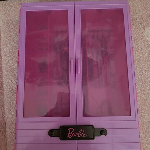 Mattel Barbie Fashionistas Ultimate Closet like new, Barbie closet