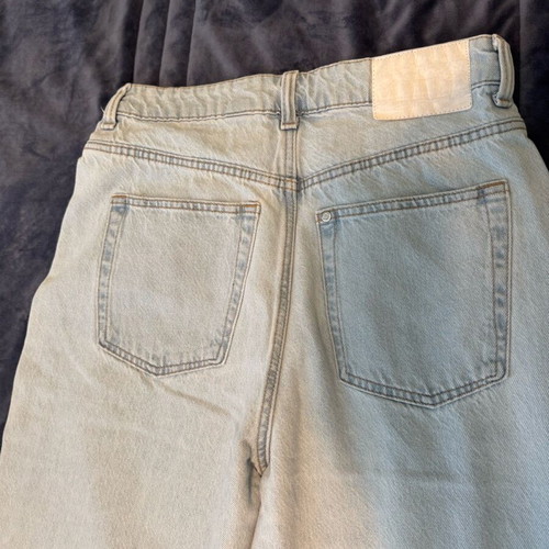 Light-colored 90’s baggy jeans used, size 38, ultra high waist