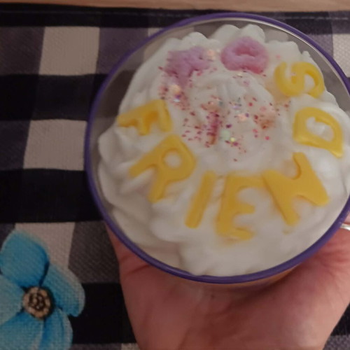 Handmade Friends candle 380 ml with salted caramel scent