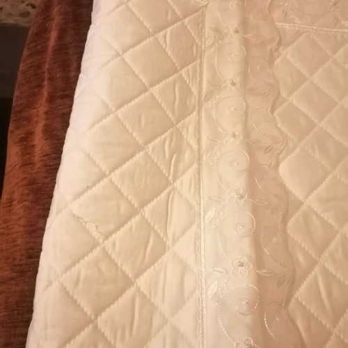 Bridal quilt new with carrying case, 240x270 cm