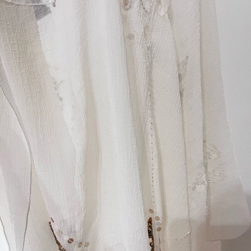 Scarf like new with embroidered designs in white and beige