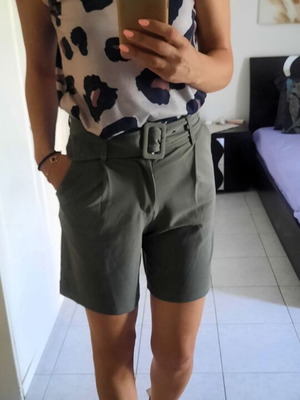 Sinsay khaki bermuda shorts used, size S with belt