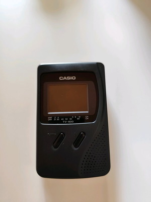 Винтидж преносим телевизор Casio TV-600 в отлично състояние