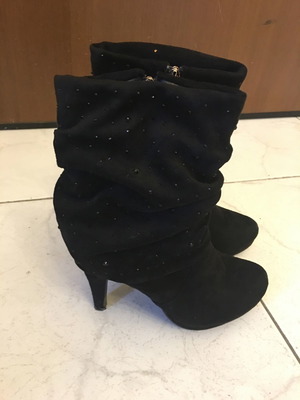 Black ankle boots used size 38 with 8cm heel and fur lining