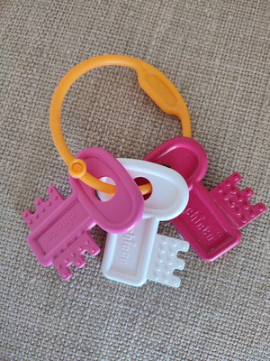 Chicco teething toy ring with keys in excellent condition