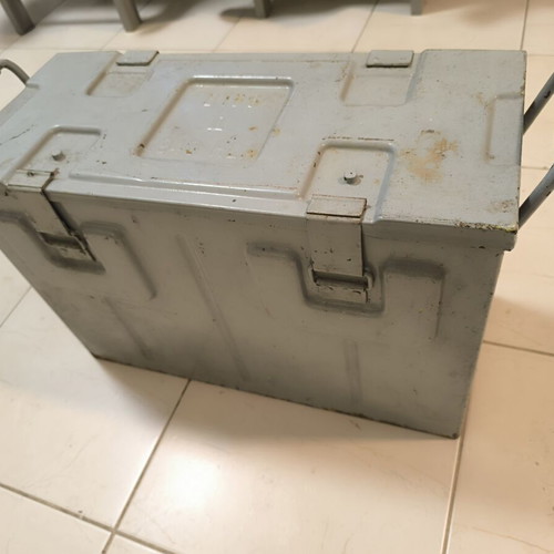 Military Metal Box vintage 1940 used, collectible militaria