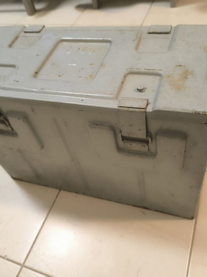 Military Metal Box vintage 1940 used, collectible militaria
