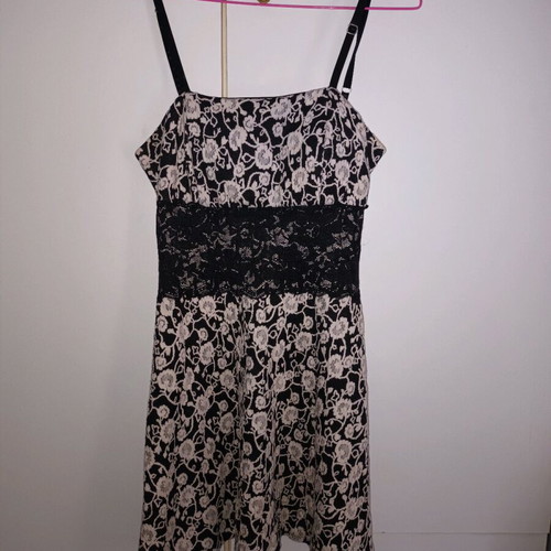 Dress like new with lace band, adjustable straps, size S