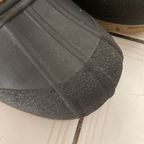 Boots for tough conditions with removable fur lining and reinforcement
