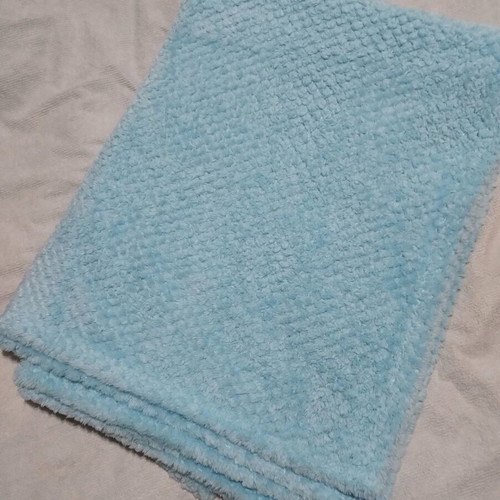 Baby cuddle blanket 140x100 cm like new, soft texture
