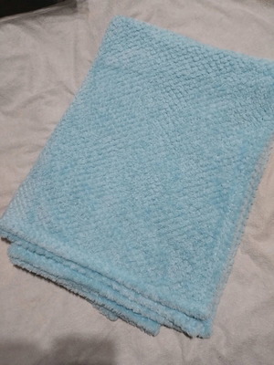 Baby cuddle blanket 140x100 cm like new, soft texture