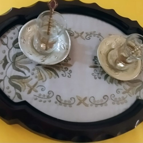 Wooden carved tray with 2 tea glasses, saucers and spoons, new