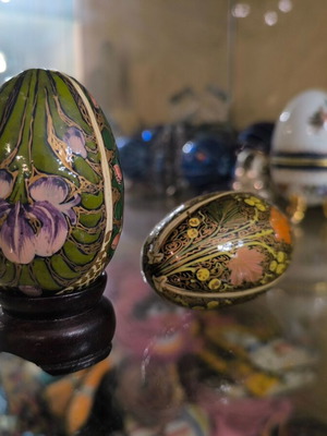 Kashmir decorative egg like new with wooden base (2 eggs, 1 base)