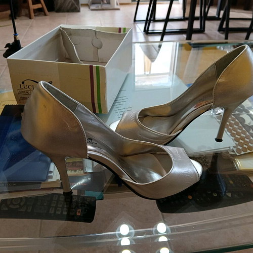 Luciaren women's sandals size 36 silver like new