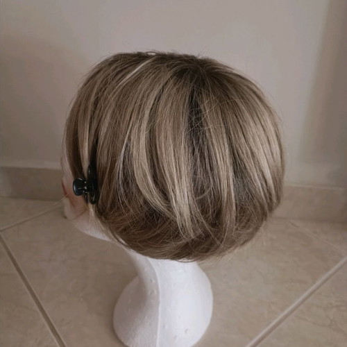 Women's wig with shampoo and conditioner