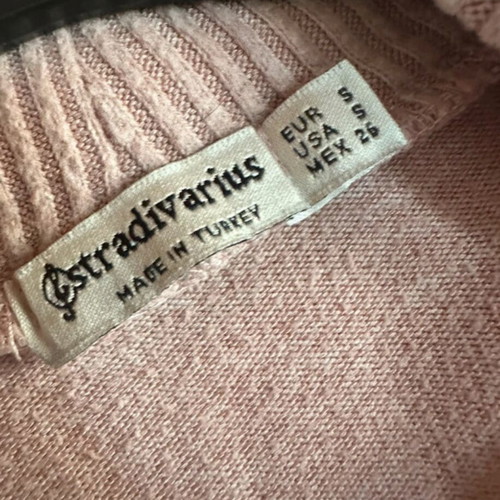 Stradivarius women's pink turtleneck sweater like new, size S