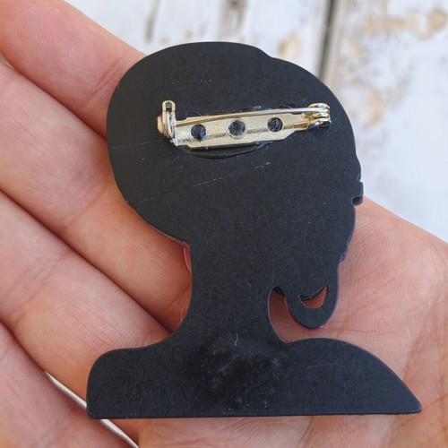 Acrylic brooch woman with leopard turban and pink details