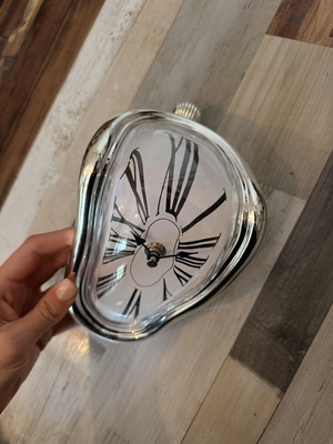 Decorative clock imitating melting clock