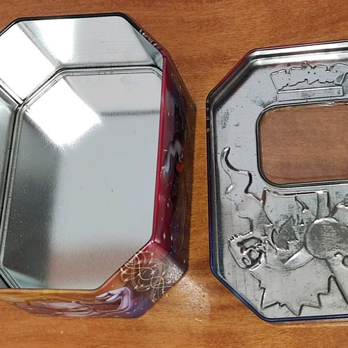Pokemon tins like new from black & white set Mewtwo and Darkrai