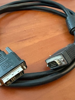 DVI to VGA cable used, approximately 1.5 meters long