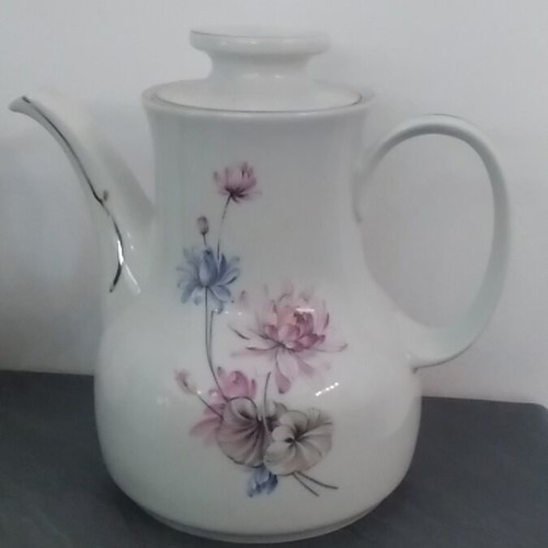 Porcelain tea set used with two teapots, creamers and sugar bowls