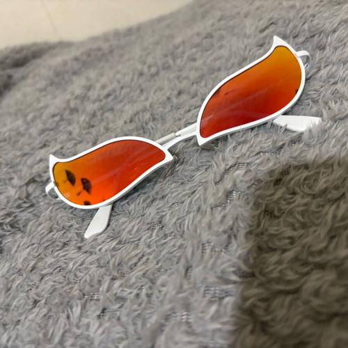 Γυαλιά Doflamingo από το One Piece σαν καινούργια
