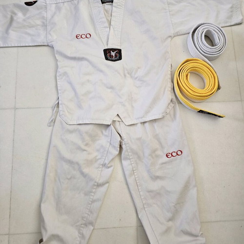 Taekwondo uniform size 106 like new with 2 belts