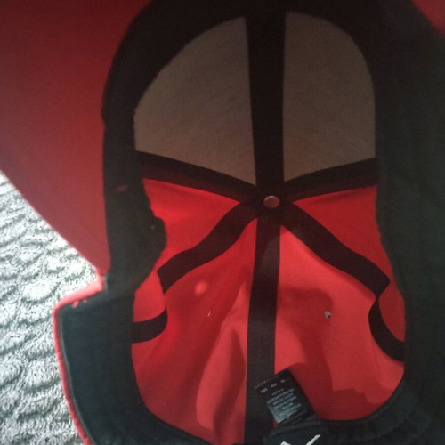Jordan hat like new, red